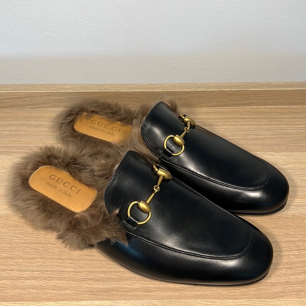 Worn once Gucci men’s size 7 black Princetown fur leather loafers slippers mules
